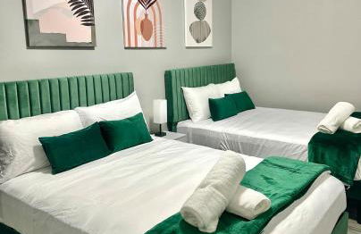 Cozy Stay with Games, 15 min to NYC, Private Backyard - Sleeps 6 - NEAR METLIFE STADIUM - Foto 6