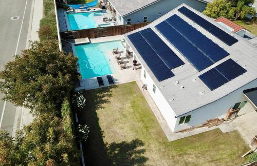 Spacious Home with Private Pool - Photo 46