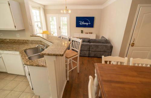 Magical Themed 3BR Townhouse Near the Parks - Foto 23