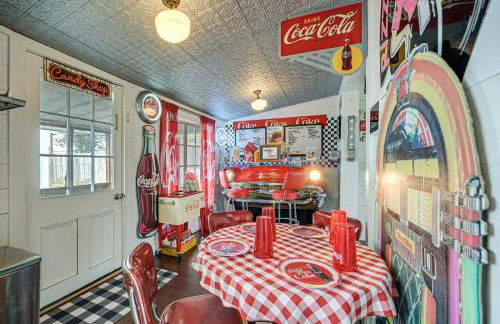 Retro Retreat in Llano with Screened Porch! - Photo 2