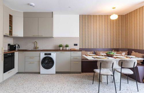 New- 8 pers devant le parc de la villette - Foto 11