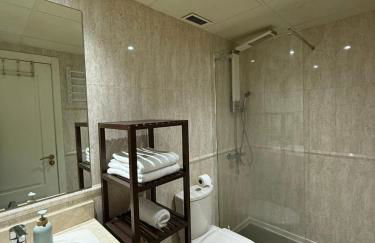 Enjoy the sun and pool in this fabulous apartment - Foto 24