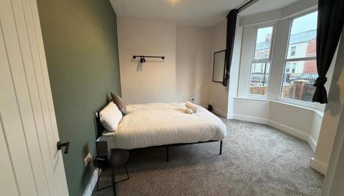 Spacious 4 Bed House, Modern, Free Parking - Foto 5