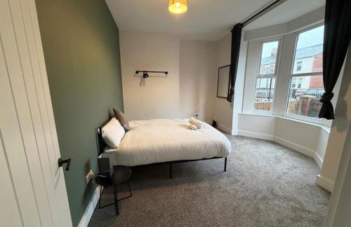 Spacious 4 Bed House, Modern, Free Parking - Foto 5