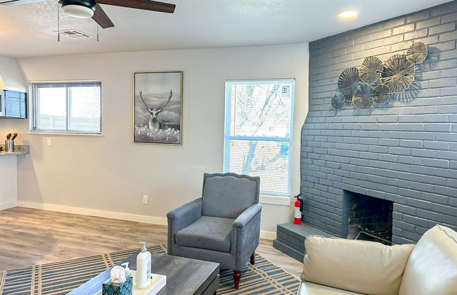 Vintage Gem in Prime Location Cozy 1BR Oasis - Photo 32