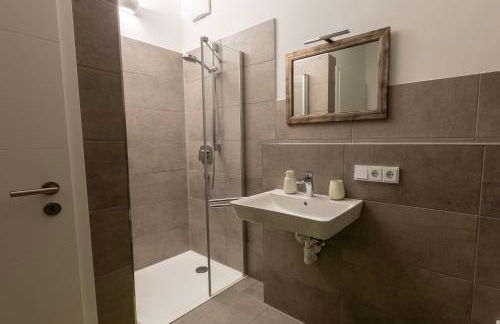 Gaul Lodge - für bis zu 8 Gäste, inkl Königscard, 4 Schlafzimmer, 2 Bäder, große Küche, gratis Parken & WLAN, Self Check-in - Foto 25