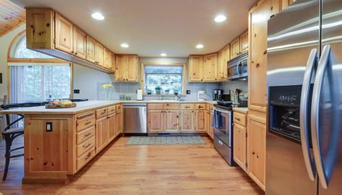 4 Mi to Downhill Ski Resort! Spacious Family Haven - Foto 2