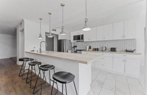 Newly Renovated 6BR 3BA Port Arthur Home with Hot Tub - Foto 10