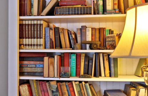 Chittenden Farmhouse - Historic 4BR, 2BA, 20 Min to Skiing, 7 Min to Mountaintop Resort - Foto 1