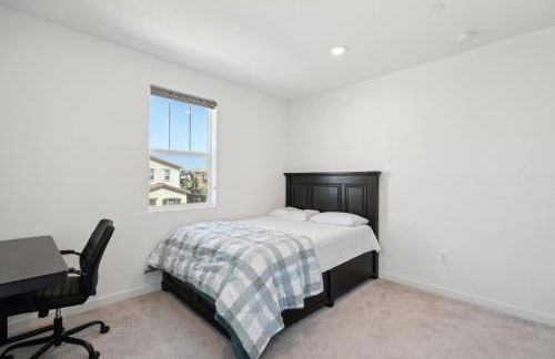 Spacious 3BR Home with Charming Backyard home - Foto 22