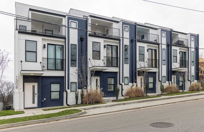 Monty by Avantstay 4bdr 4ba, Balcony w/ Outdoor Seating, 5mins to DT - Photo 35