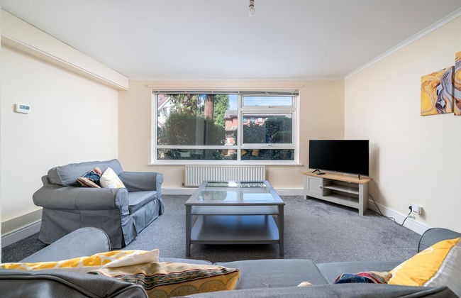 Spacious Pet Friendly 2-bed Apartment in Redhill - Foto 1