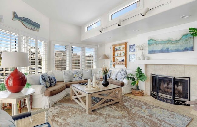 Shoreline Villa by Avantstay Steps to the Beach, Bay, & Pier! - Photo 6