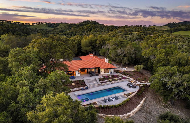 Rancho Robles by Avantstay Vineyard Villa w/ Views, Pool & Privacy - Foto 1