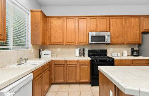 NorthWest Farmhouse - Photo 28