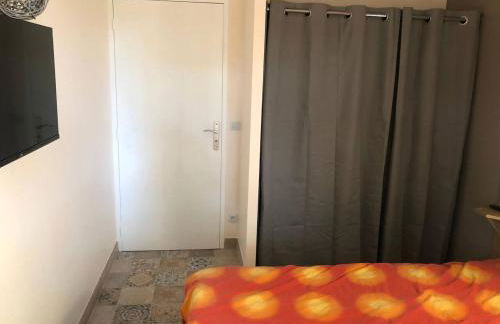 Chalet authentique à Clermont-Créans avec piscine partagée - Photo 19