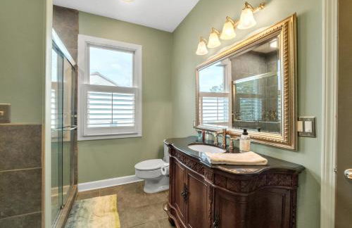 Lake front Keowee Condo with Balcony & Resort Amenities! 20 min to Clemson condo - Foto 24