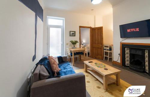 Luke Stays - Grosvenor Road - Photo 1