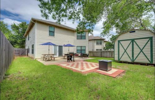 Walk to Tx State 5 beds Firepit Grill - Photo 2