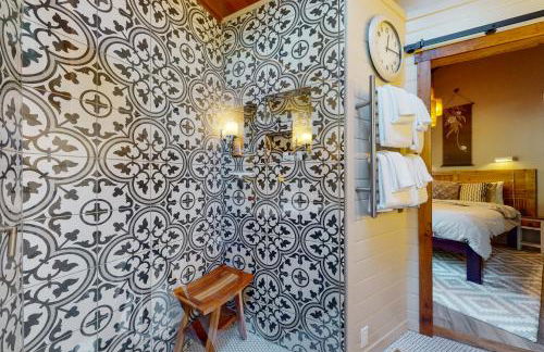 Mendocino Cozy Cabin-Large Patio Grill & Garden - Photo 15