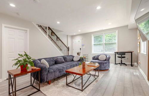 Stylish 3BR Townhouse with Backyard,and Easy Parking - Photo 42