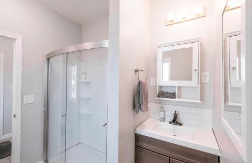 5 Bedroom House Cheerful Bungalow with AC Pet Friendly - Foto 37