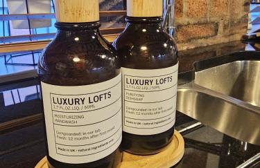 High End Luxury Townhouse in JQ, 4 Bedrooms, Flat screen TV in all rooms, Free Parking, Near Birmingham City Centre DEPOSIT REQUIRED - Foto 3