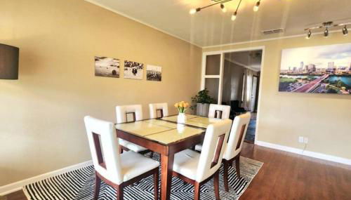 A Rare find - Bright, Warm, Charming Central Austin Home - Photo 3