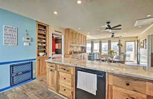 Coastal Home Walk to Holden Beach! - Foto 9