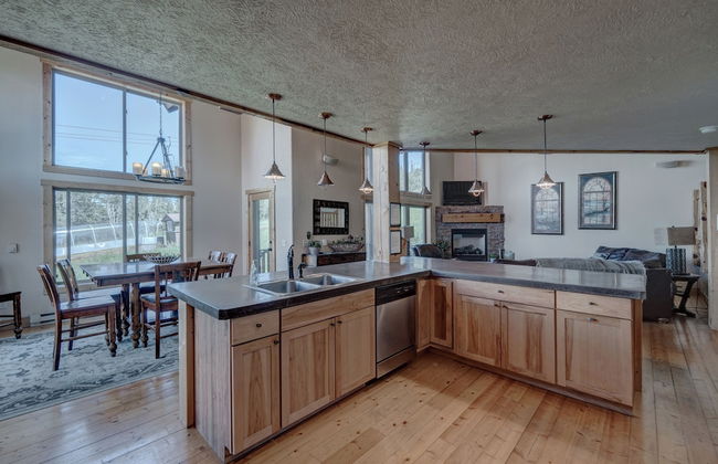 Holy Terror Chalet at Terry Peak - Foto 18