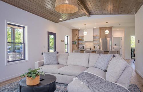 Galena Spring Escape - Hot Tub & Cozy Nights - Foto 17