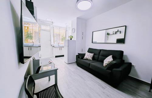 El Faro Centro de Málaga con Parking 445 Max - Photo 1