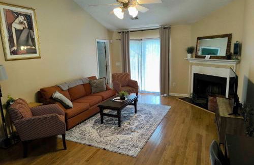 Aerie Oaks Cottage-5min to Lake, 20min to Columbia - Foto 32