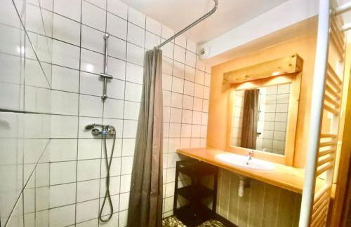 Super Besse chez Sophie 2ch, séjour, wifi, 2tv, rdc, terrasse, parc, piscine, pkg - Foto 23