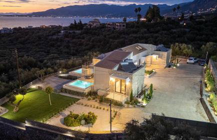 A V Luxury Apartments with Private Pools - Photo 54