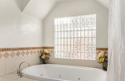 Resort-Style Estate w Pool Game Room Tennis Court Near Wineries The Tennis Ranch by AvantStay - Foto 27