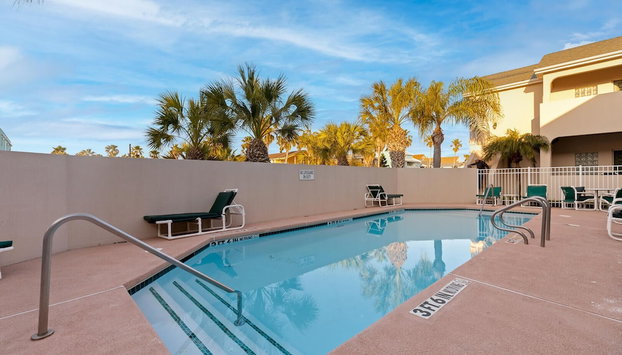 One by forth Block to Beach Ground Floor Pristine Pool - Foto 2, Imagen principal