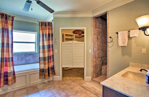 Spacious Stallion Lake Ranch Home with Patio - Foto 17