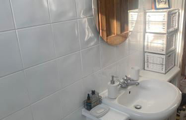 Top Floor. Top Notch. Tranquil Treat. Stone's throw from Thames. - Foto 22