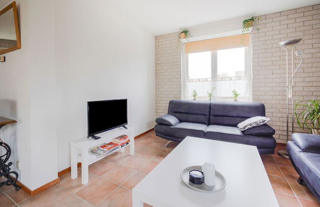 Lush Bungalow in Beek Gem Montferl& with Hot Tub - Photo 15