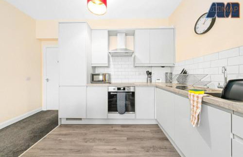 4 Bed Flat With Parking Sleeps 8 in Fife - Foto 6