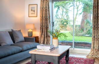 Courtyard Cottage - Photo 15