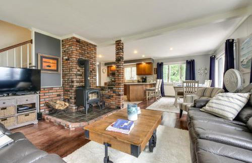 Enchanting Waterfront Sorrento Home with Deck! - Foto 5