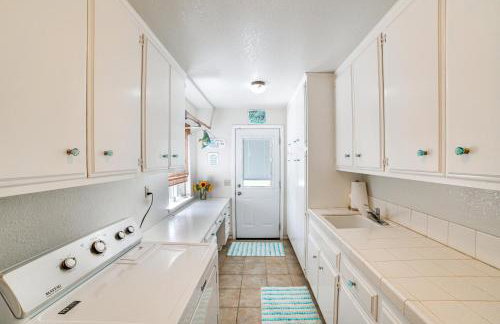 Pet-Friendly Riverside Retreat with Private Spa! - Foto 25