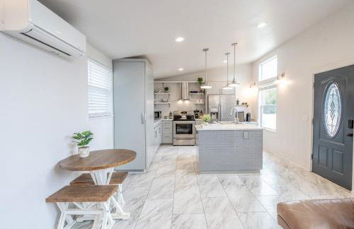 Serene Hill Country Home w/ Romantic Garden Escape - Foto 2