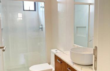 Apartamento moderno, a 200 metros da praia com pátio,piscina e churrasqueira privativa 2 vagas de garagem - Foto 14