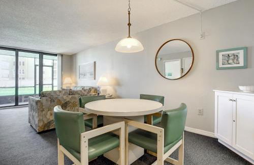 Beachfront with a pool at Ocean Trillium Condo ~ 101 - Foto 7