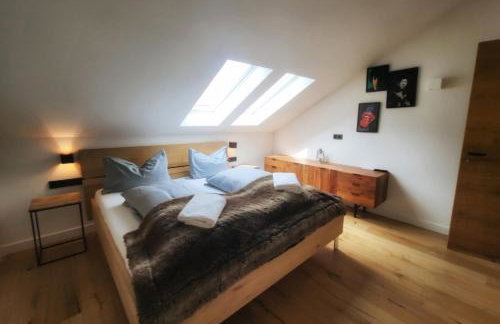 stylische Alpenlounge mit Pool, Blockhaus-Sauna und Jacuzzi für bis zu 12 Personen - Foto 23