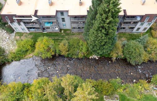 Ski Town Hideaway | Fireplace + Walk to Downtown - Foto 7