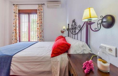 Stunning Home In Estepa With Wifi - Photo 29